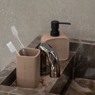 ESTIA ΑΝΤΛΙΑ ΣΑΠΟΥΝΙΟΥ TEXT ΡΗΤΙΝΗΣ 210ml ΜΠΕΖ