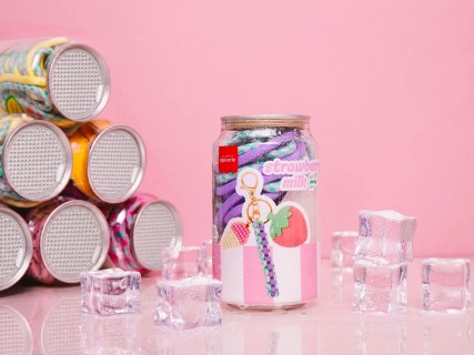 La Petite Epicerie Bag Charm Pshiiit Can Kit - Strawberry Milk