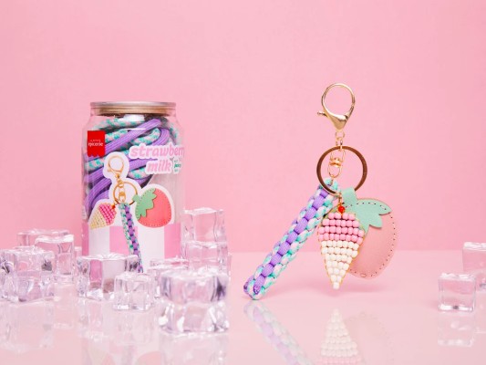 La Petite Epicerie Bag Charm Pshiiit Can Kit - Strawberry Milk