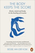 PENGUIN ORANGE SPINES : THE BODY KEEPS THE SCORE PB
